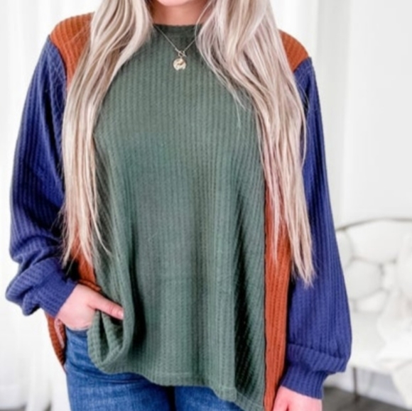 Nwt Boutique Brand color block top - Picture 3 of 4